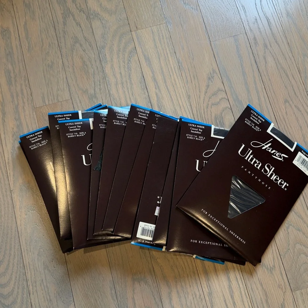 Hanes Ultra Sheer Pantyhose in Barely Black